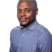 Die Mathe-Tutor, der  Kinder aller Altengruppen Unterrichtete.